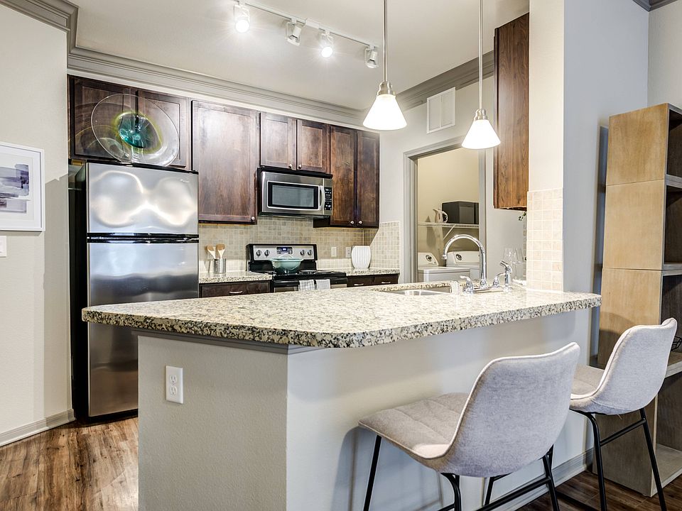Eat-In Kitchen