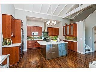 3rd image of 215 Beaumont Blvd
