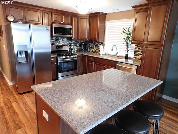 5th image of 727 SE 68th Ave