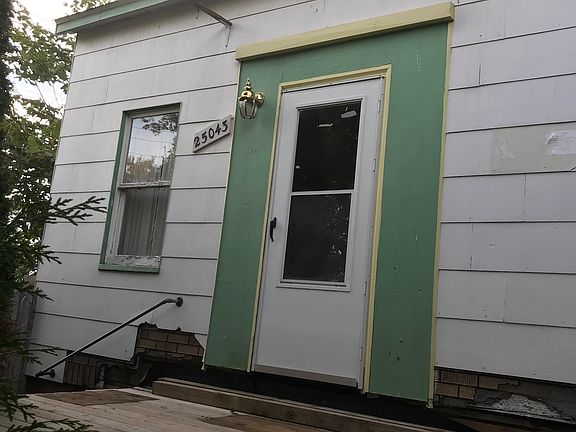4th image of 25043 Malvina Ave