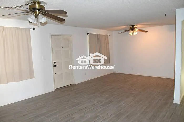 2926 W Northview Ave — Photo 3