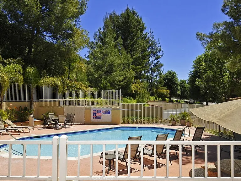 3055 E Hillcrest Dr — Photo 28