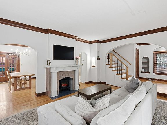 4th image of 1001 N Yale Ave