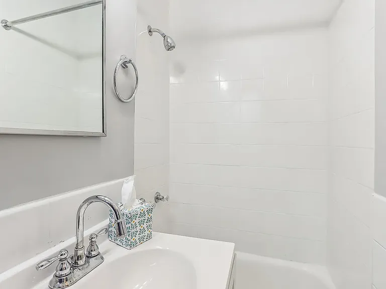 1140-45 N Lasalle St #202 — Photo 9
