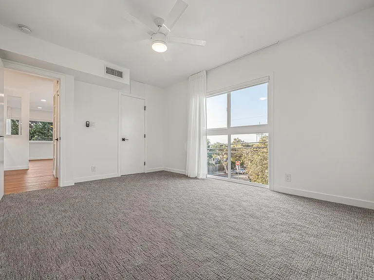305 Strand St #B — Photo 15