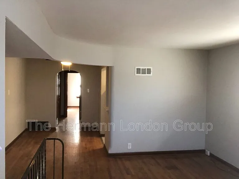 4614-4616 Jamieson Ave #4616 — Photo 10