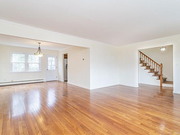 4th image of 34 Hazelton Dr