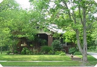 1st image of 196 W Lincoln Ave
