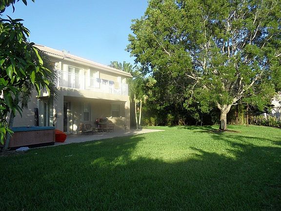 4th image of 16766 NW 15th St