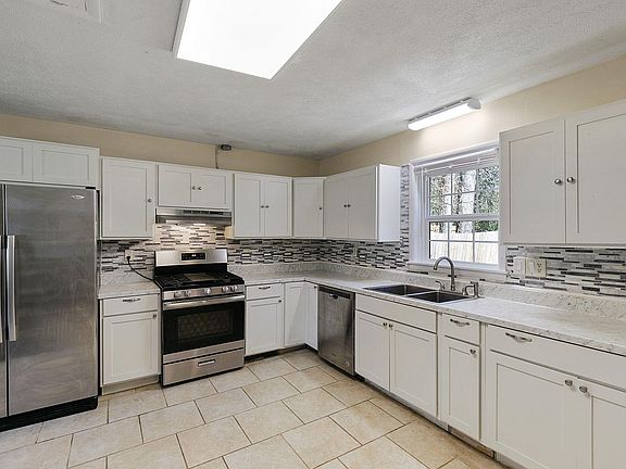 2nd image of 66 Honeysuckle Dr