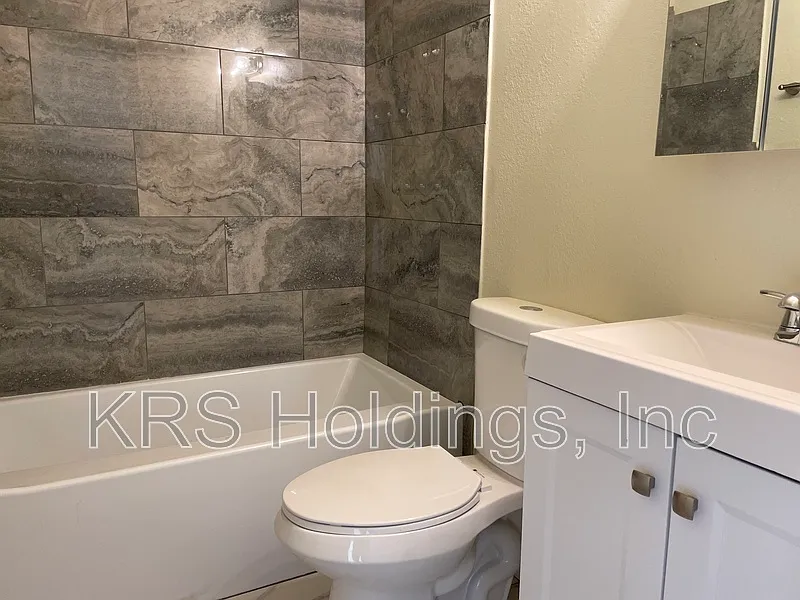 2 bed, 1.0 bath, 985 sqft, $1,295 — Photo 4