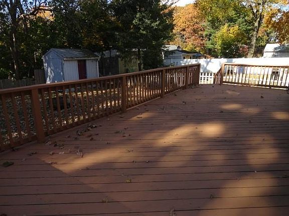5th image of 105 Gould Ave