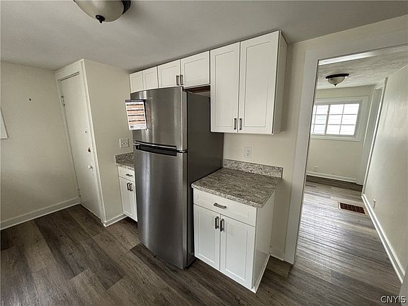 5th image of 424 Ulster St