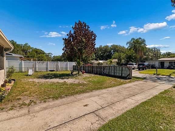 5th image of 1038 Canal Dr W