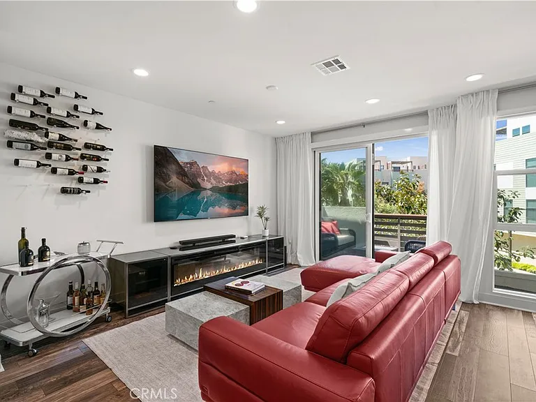 1651 Topanga — Photo 12