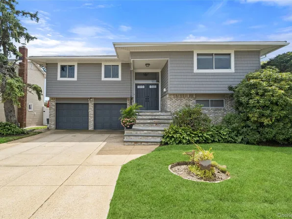 2054 Whalen Avenue, Merrick, NY 11566