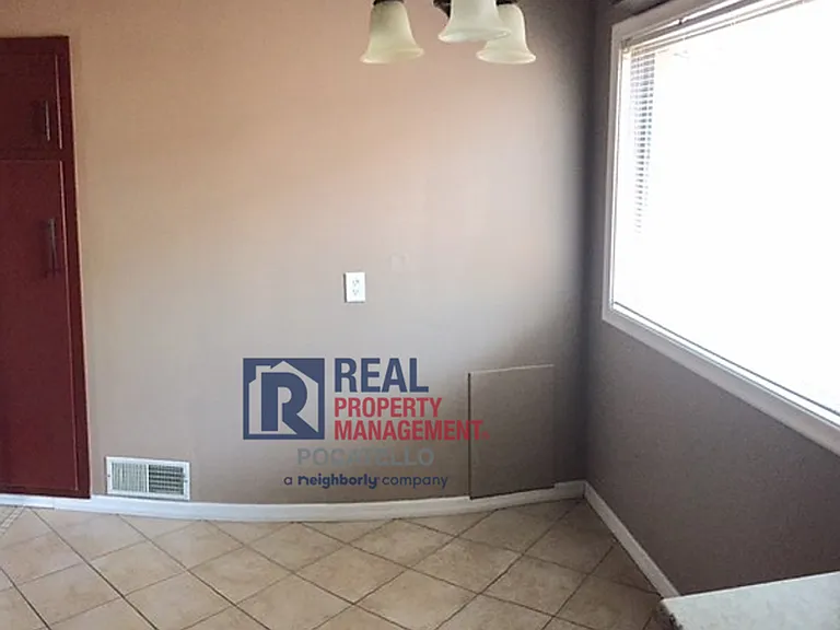 206 Sorenson Ave — Photo 5