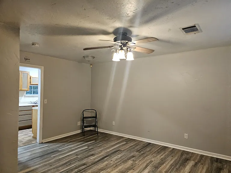 1112 Jet Dr — Photo 4