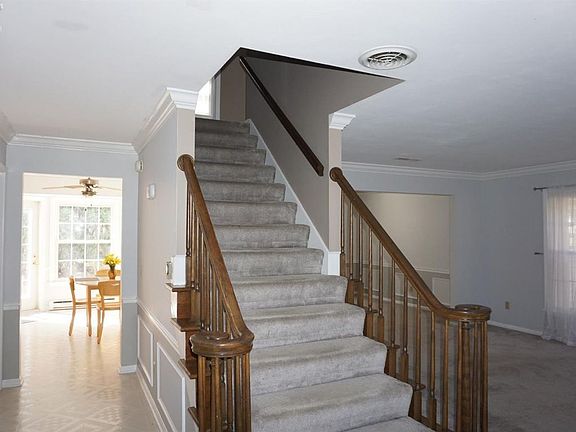 4th image of 3114 Lawrence Ave