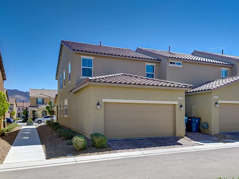 2875 Starling Summit St — Photo 8