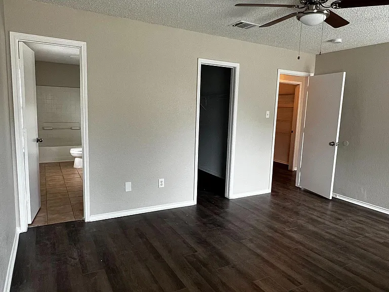 1601 Hedgewood Trl — Photo 16