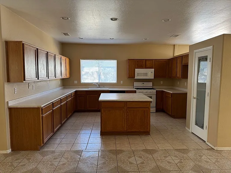 8337 W Cocopah St — Photo 3