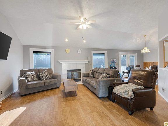 5th image of 400 Fleetwood Dr