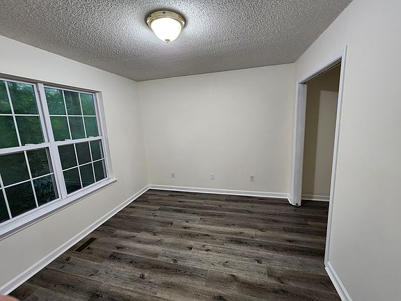 5th image of 1140 Towne Square Ln