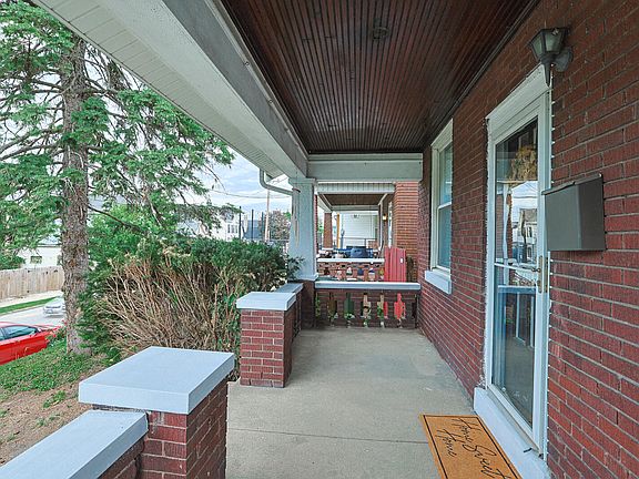 4th image of 300 8th Ave