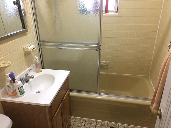 3rd image of 2455 Crescent St
