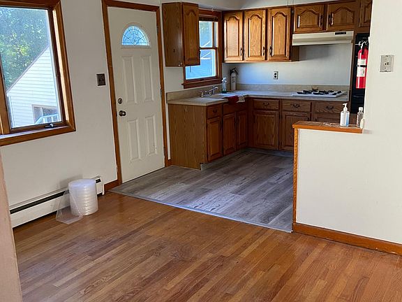 4th image of 4 Stanchak Ct #4