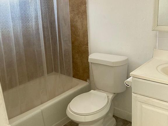 5th image of 1836 Adams St APT 3