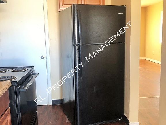 3rd image of 824 S Harris Ave APT A