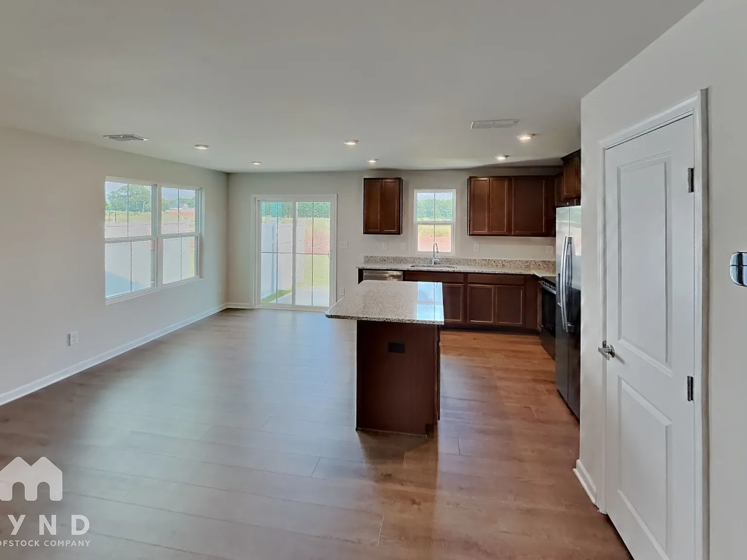3 bed, 2.5 bath, 1430 sqft, $1,995 — Photo 3