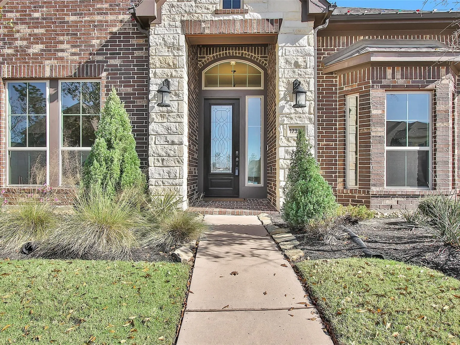 4 bed, 3.5 bath, 3618 sqft, $4,200 — Photo 2