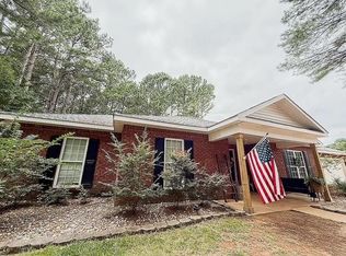 321 Mountain Creek Dr, Hamilton, GA 31811