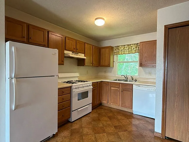 269 Woodridge Ct — Photo 5