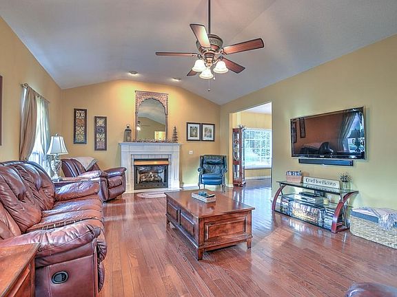 4th image of 3624 Deland Dr