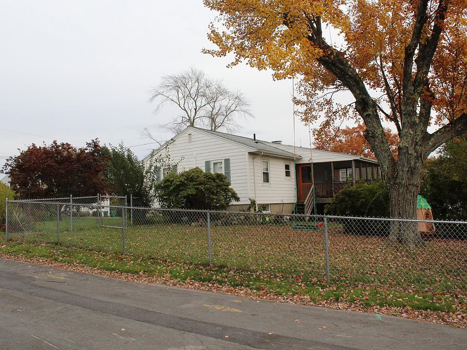 2nd image of 5 Saint Dennis Dr