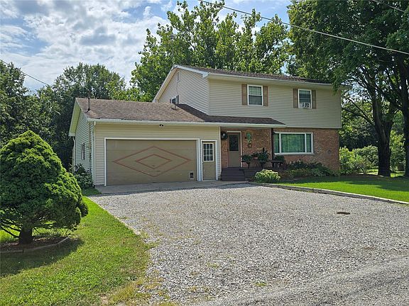 3rd image of 707 W Brown Ave