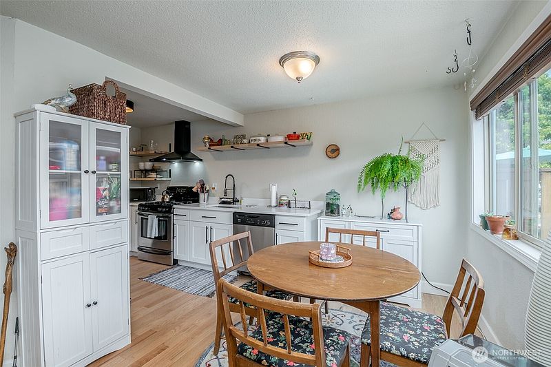 4th image of 708 N L Street #6