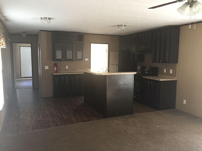 2nd image of 1105 SE 42nd St