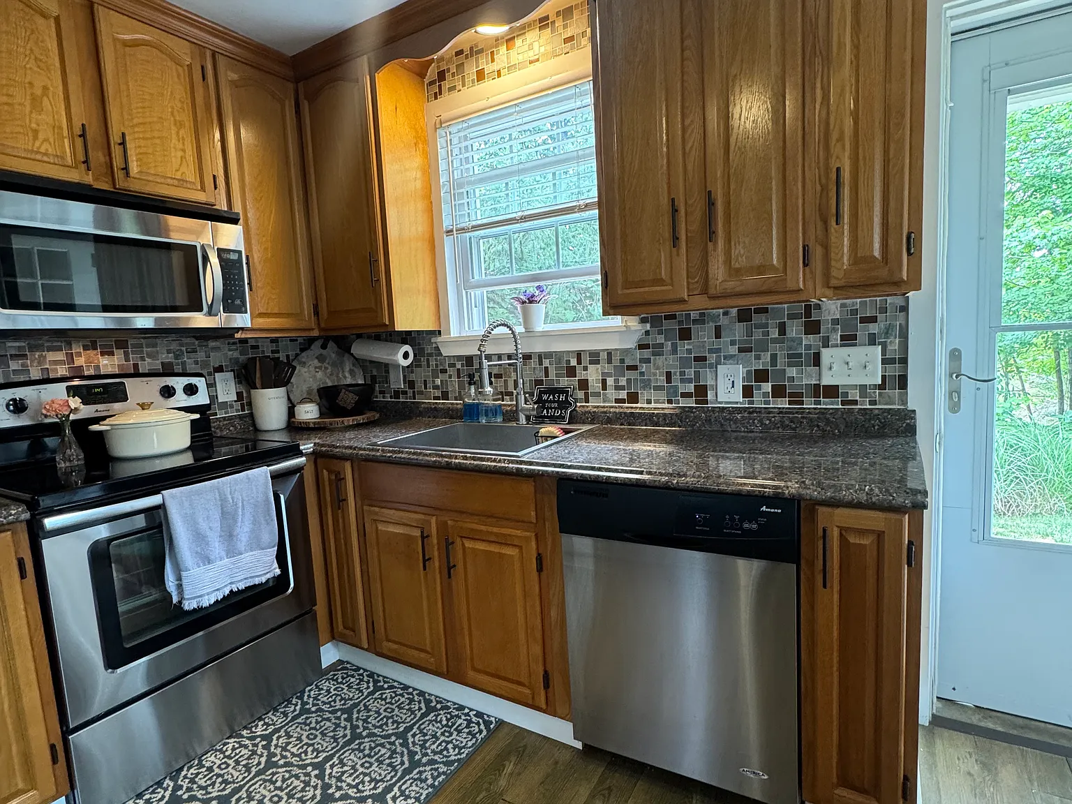 2 bed, 800 sqft, $1,900 — Photo 3