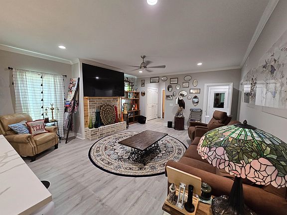 2nd image of 108 Rustic Ln