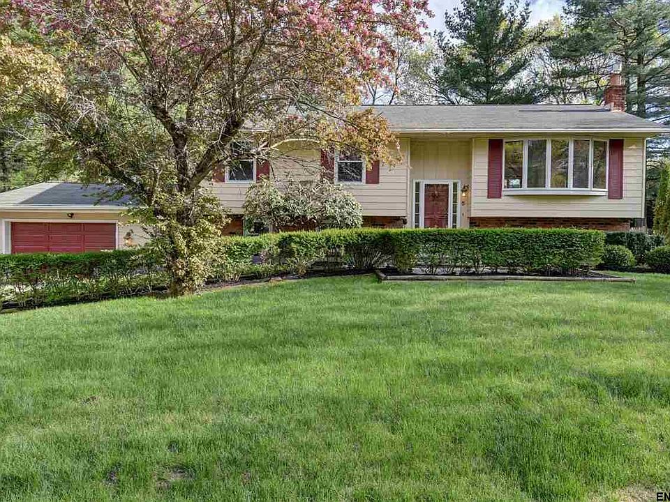 1st image of 5 Sylvan Ln