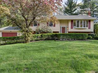 5 Sylvan Ln, Clifton Park, NY 12065