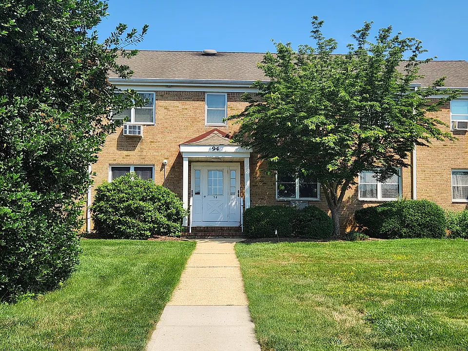 94 E Stonehurst Blvd #B