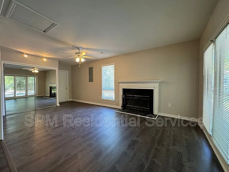 4805 Lord Nance Ct — Photo 4