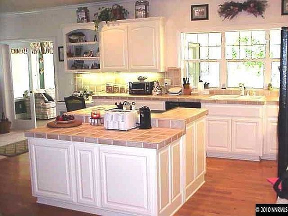 Large Country Kitchen
