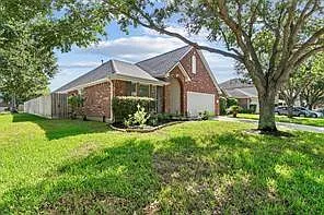 4 bed, 2.0 bath, 1963 sqft, $2,350 — Photo 2